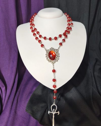 colar-rosario-gotico-contas-vermelhas-cruz-ankh.jpg