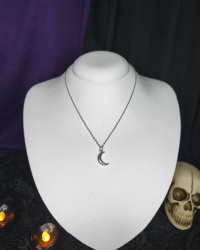 colar-gotico-lua-crescente-prateada-pingente-mistico.jpg