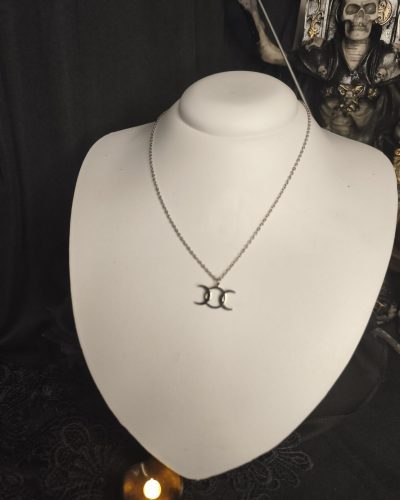 colar-gotico-deusa-triplice-tres-luas-prateado.jpg