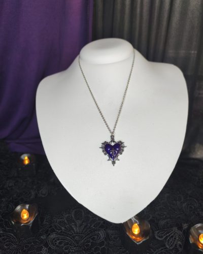 colar-gotico-coracao-enamorado-roxo-dourado-sagrado.jpg