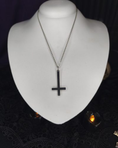 colar-gotico-cruz-invertida-rebeldia-aco-inoxidavel.jpg