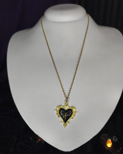 colar-gotico-coracao-enamorado-preto-dourado-luxo-vitoriano.jpg