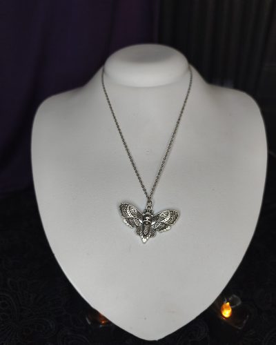 colar-gotico-traca-esqueleto-mariposa-morte-prateado.jpg