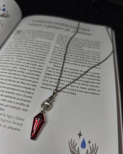 colar-gotico-morcego-vampiro-caixao-vermelho-prata.jpg