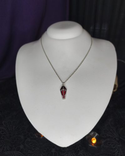 colar-gotico-caixao-de-sangue-mini-vermelho-espada.jpg