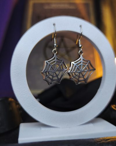 brinco-gotico-teia-aranha-sombrio-prateado.jpg