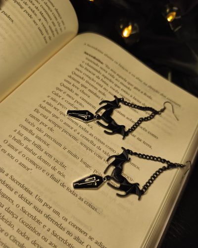 Brinco Gótico Pingente Morcego Prateado - Joia Vampírica