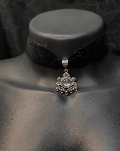 choker-de-veludo-preto-pingente-vitoriano-cristal.jpg